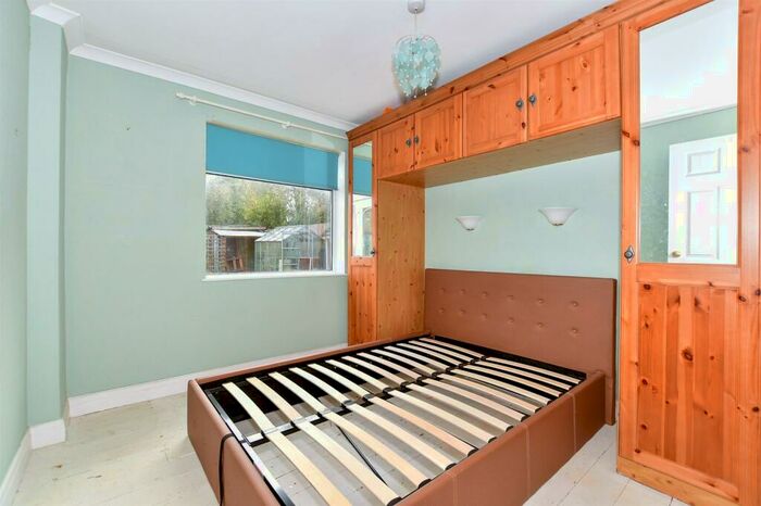 1 Bedroom Ground Maisonette For Sale In Clearway, Addington, West Malling, Kent, ME19