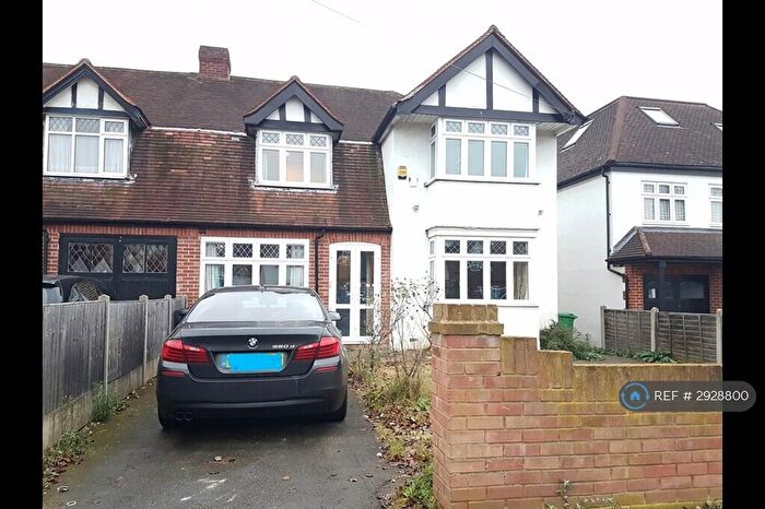 5 Bedroom Semi-Detached House To Rent In Lynwood Avenue, Slough, SL3