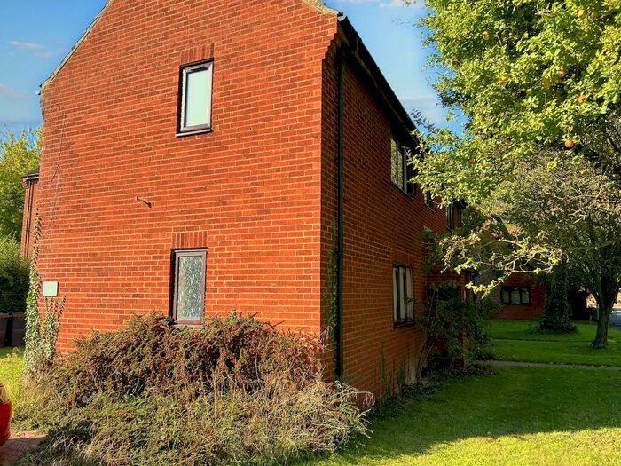 Studio To Rent In Brackyn Road, CB1