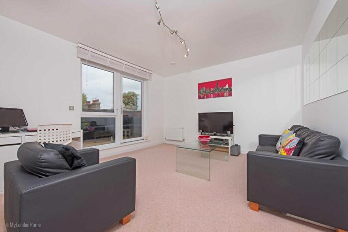 3 Bedroom Apartment To Rent In Lower Road, London, SE8