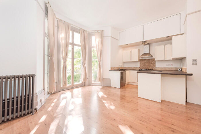 2 Bedroom Flat To Rent In Dulwich Road, London, SE24
