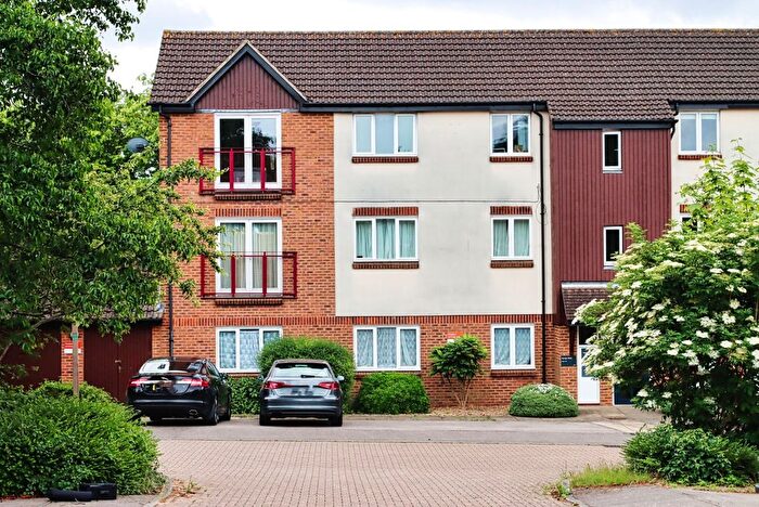 2 Bedroom Flat To Rent In Newlyn Place, Fishermead, Milton Keynes, Buckinghamshire, MK6