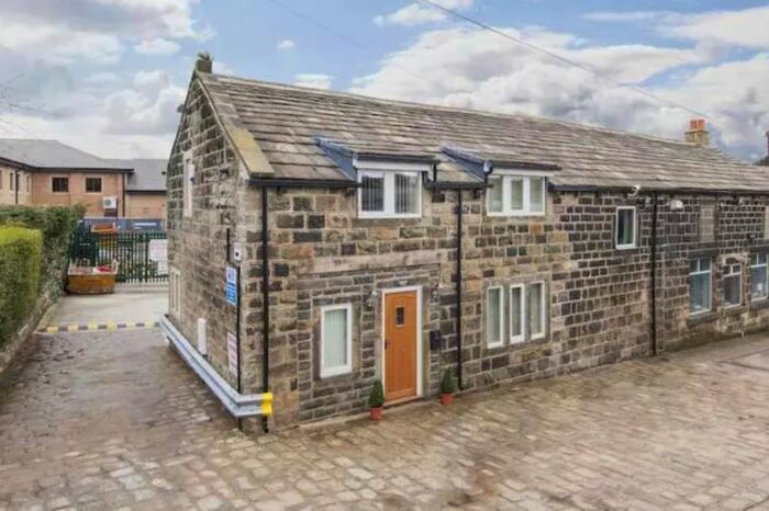 3 Bedroom End Of Terrace House To Rent In Hallam Street, Leeds, West Yorkshire, LS20