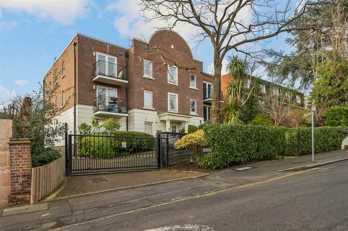 2 Bedroom Flat For Sale In The Downs, Wimbledon, SW20