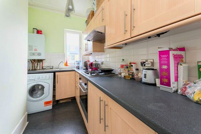 1 Bedroom Flat To Rent In Coningham Road, Hammersmith, London, W12