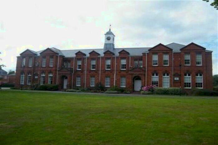 3 Bedroom Flat To Rent In Horseguards, Exeter, EX4