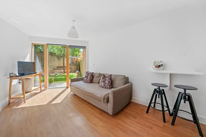 1 Bedroom Flat To Rent In Mildmay Avenue, Islington, N1