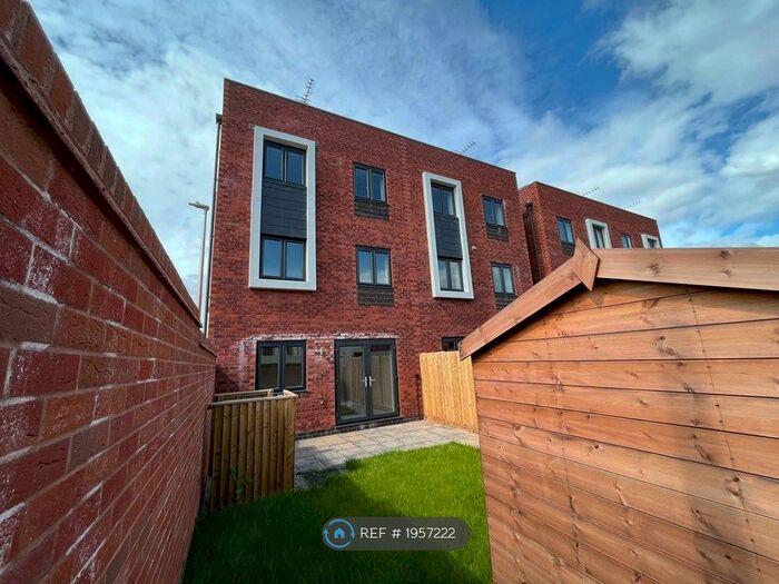 5 Bedroom Semi-Detached House To Rent In Bayley Place, Exeter, EX1