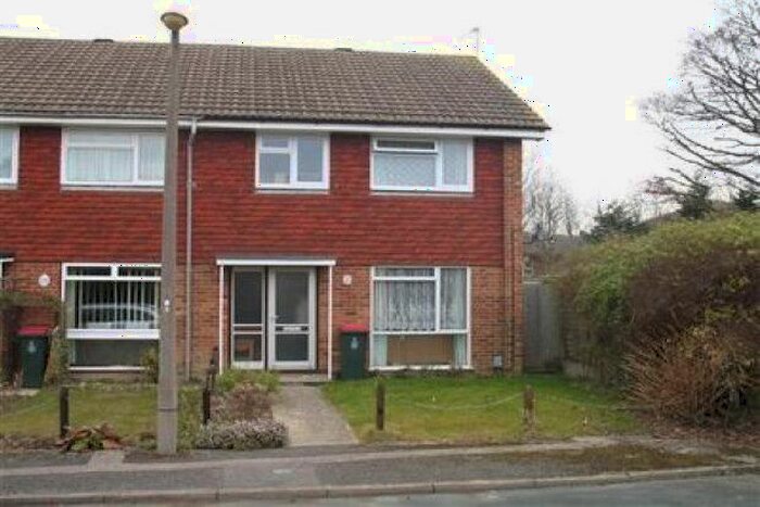 3 Bedroom End Of Terrace House To Rent In Glenview Close, Crawley, RH10