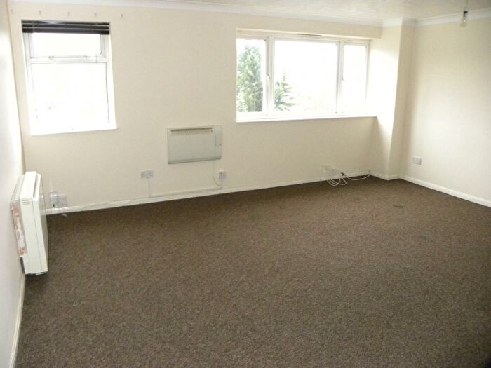 1 Bedroom Flat For Sale In Downs View, Mayfield Road, Dunstable, LU5