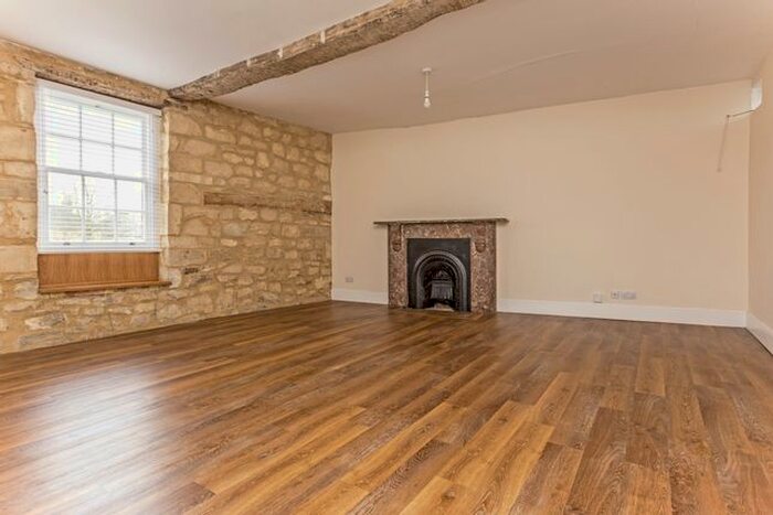 2 Bedroom Flat To Rent In The Green, Broadway, WR12