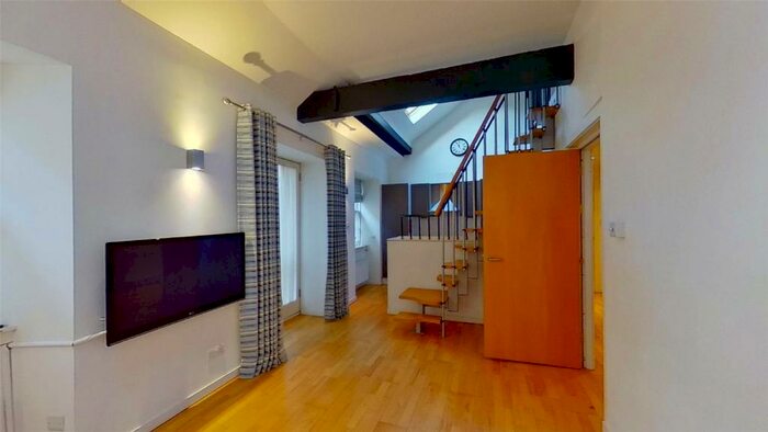 3 Bedroom Flat To Rent In Edmonstones Close, Edinburgh, EH1