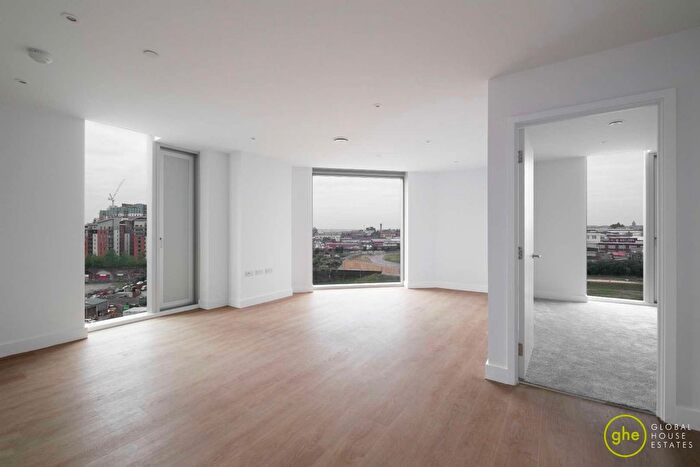 2 Bedroom Flat To Rent In Parkview, Manchester, Greater Manchester, M4