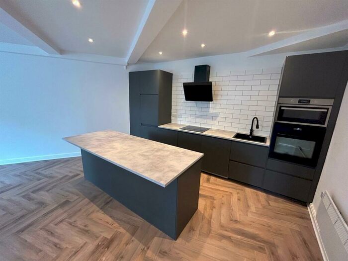 2 Bedroom Apartment To Rent In Oxford Road, Manchester, M1