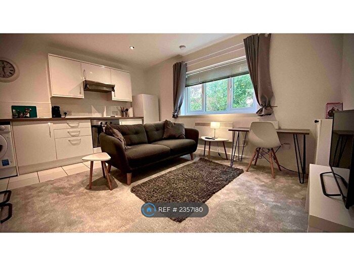 1 Bedroom Flat To Rent In Park Drive, Manchester, M16