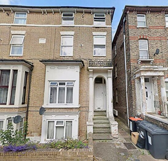 1 Bedroom Flat To Rent In Alexandra Road, Bedford, MK40