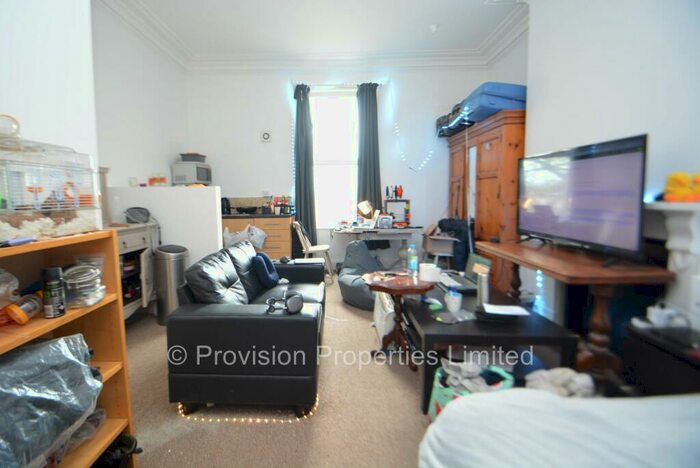 1 Bedroom Flat To Rent In Moorland Road, Hyde Park, Leeds, LS6
