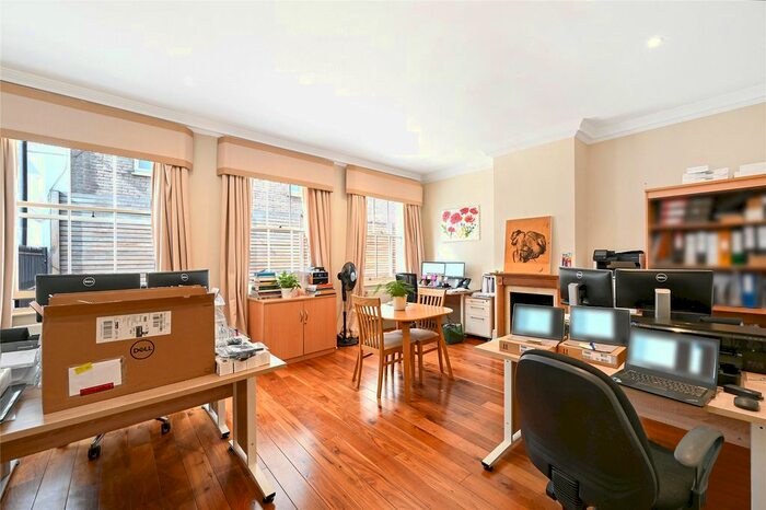 3 Bedroom Maisonette To Rent In Montpelier Walk, London, SW7