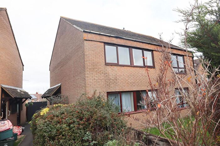 2 Bedroom House To Rent In Cross Lanes, Pill, Bristol, BS20