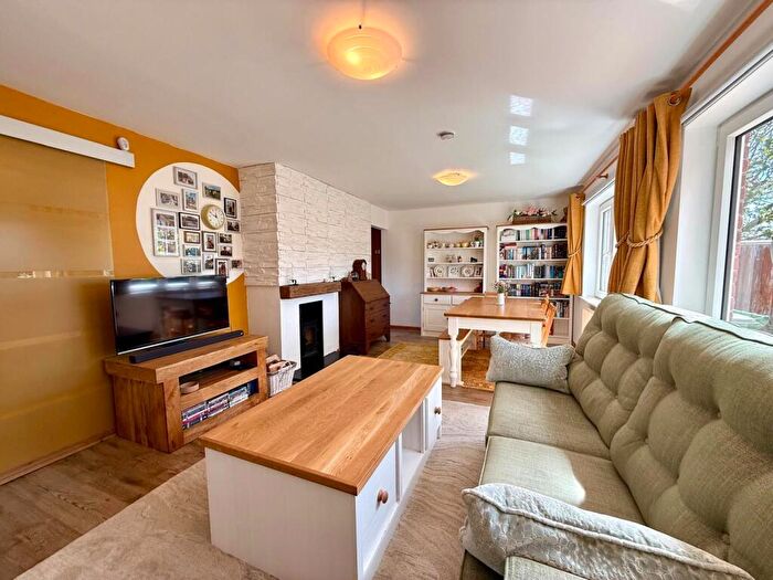 3 Bedroom Terraced House For Sale In Welcombe Avenue, Park North, Swindon, SN3