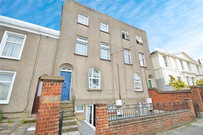 1 Bedroom Flat To Rent In Dover Road, Northfleet, Gravesend, Kent, DA11