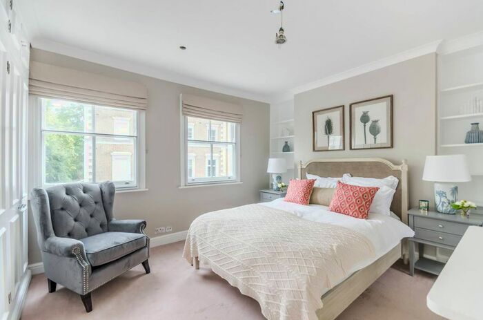 2 Bedroom Flat To Rent In Old Brompton Road, South Kensington, London, SW7