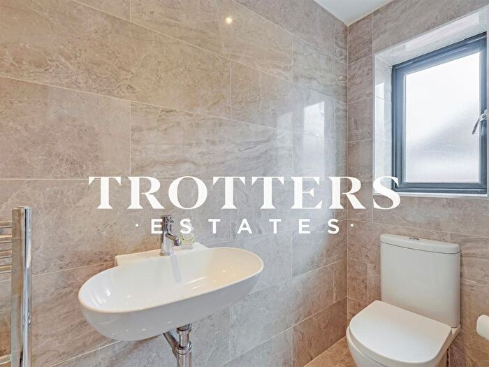 5 Bedroom Detached House To Rent In Luxborough Lane, Chigwell, IG7