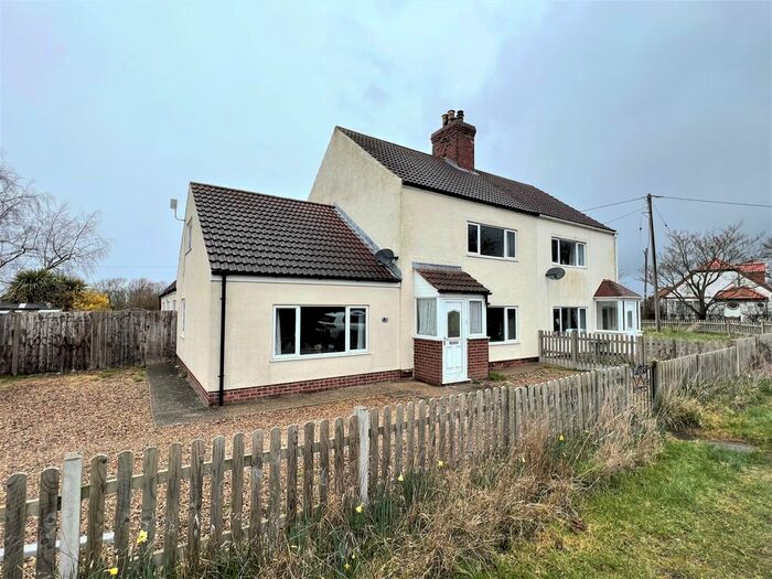 4 Bedroom Semi-Detached House For Sale In Crossroads Cottages, Broxholme, LN1