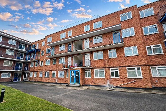 1 Bedroom Flat To Rent In Viceroy Court, High Street South, Dunstable, Bedfordshire, LU6