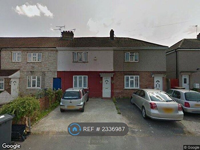 2 Bedroom Flat To Rent In Bryant Avenue, Slough, SL2