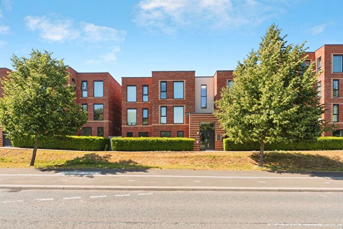 2 Bedroom Flat For Sale In Hengrove Way, Bristol, BS4