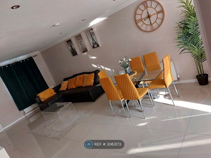 3 Bedroom Terraced House To Rent In Battersea, London, SW11