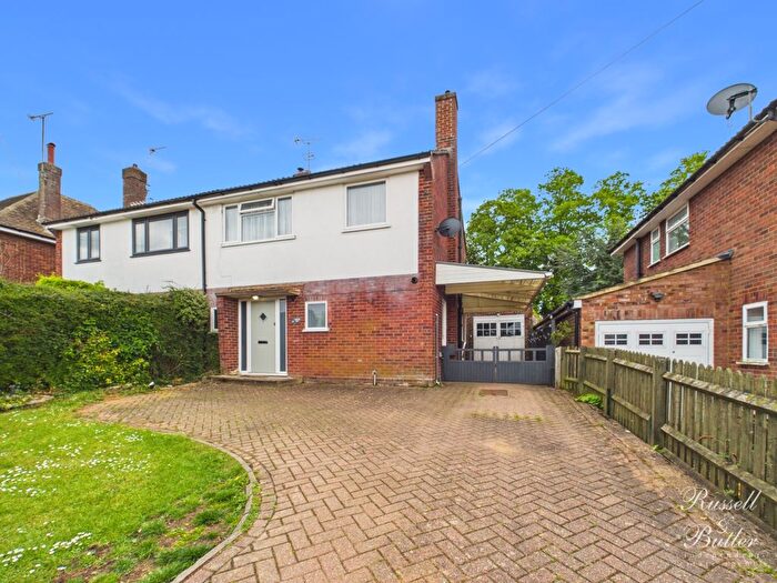 3 Bedroom Semi-Detached House For Sale In Highlands Road, Buckingham, Buckinghamshire, MK18