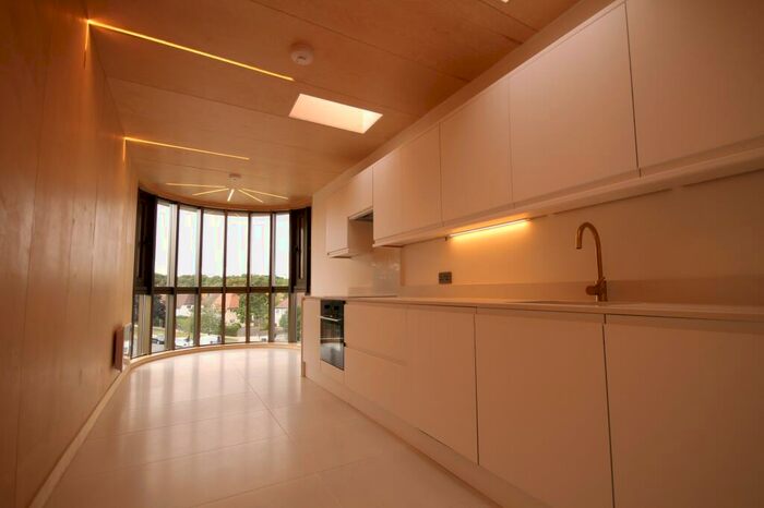 2 Bedroom Flat To Rent In Queens Parade, Brownlow Road, N11