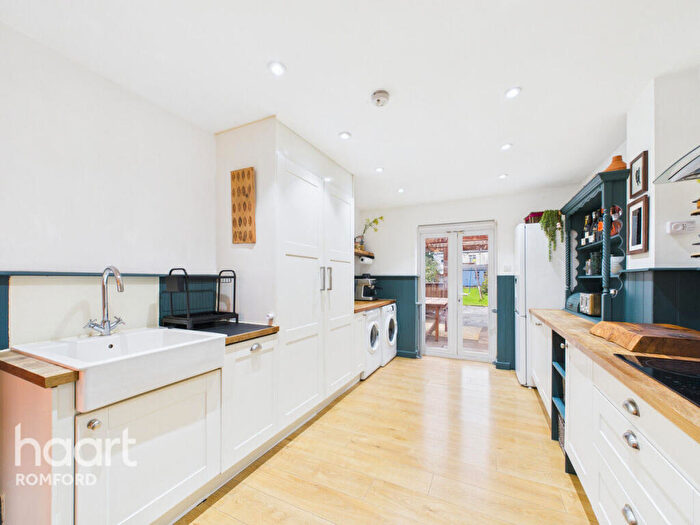 3 Bedroom End Of Terrace House For Sale In Como Street, Romford, RM7