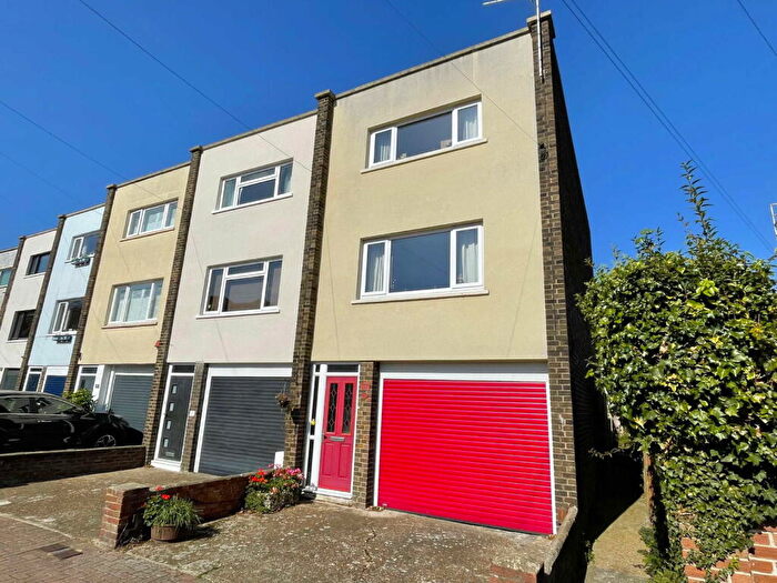 3 Bedroom End Of Terrace House For Sale In St Ronans Road, Southsea, PO4
