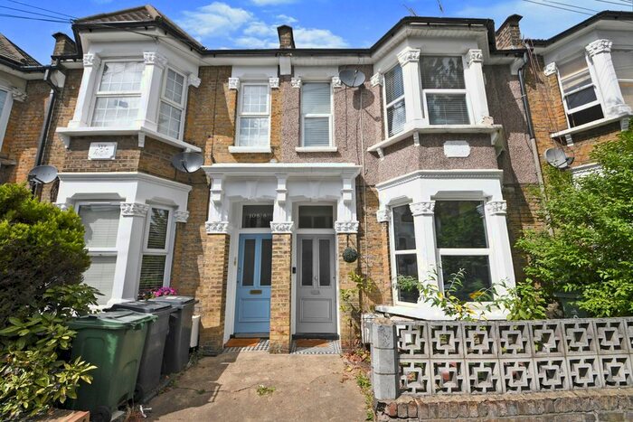 2 Bedroom Flat To Rent In Orford Road, London, E17