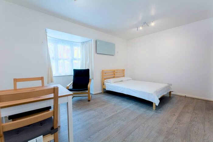 Studio To Rent In Clarkes Drive, Uxbridge, Middlesex UB8