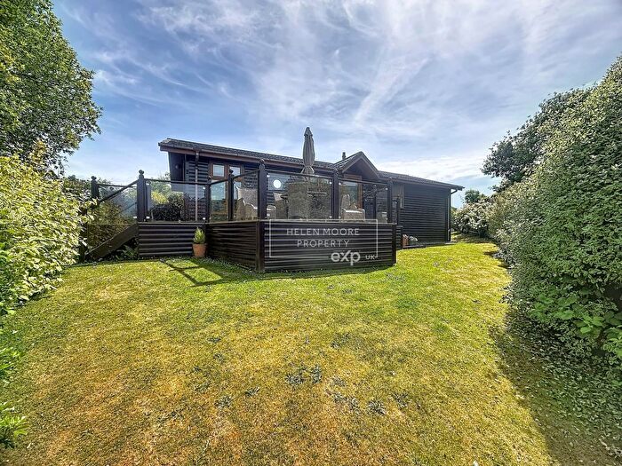 2 Bedroom Lodge For Sale In The Thatches, Modbury, Devon, PL21