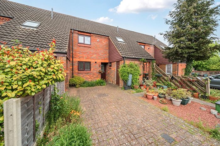 1 Bedroom Maisonette For Sale In Blueberry Close, St. Albans, AL3