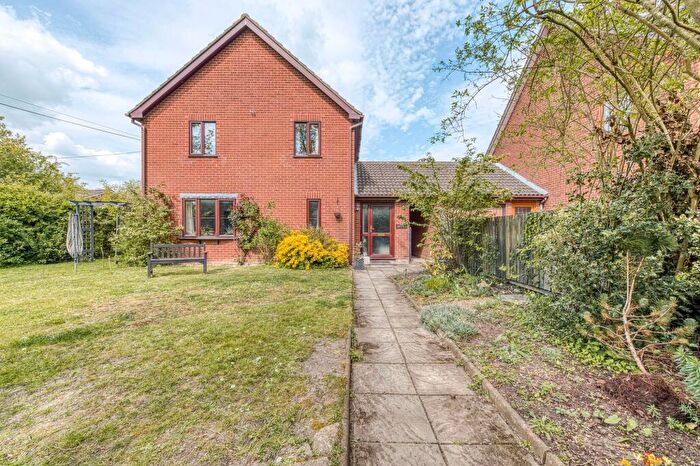 3 Bedroom Link Detached House For Sale In The Street, Cratfield, IP19