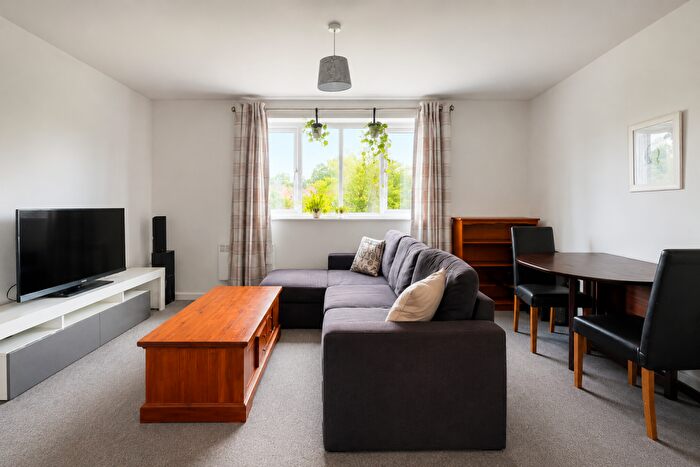 2 Bedroom Flat To Rent In The Foxgloves, Hedge End, Southampton, SO30