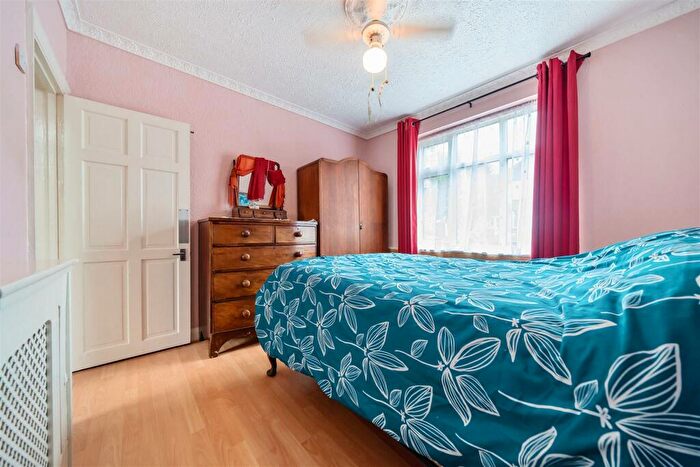 2 Bedroom Bungalow For Sale In Seddon Road, Morden, SM4