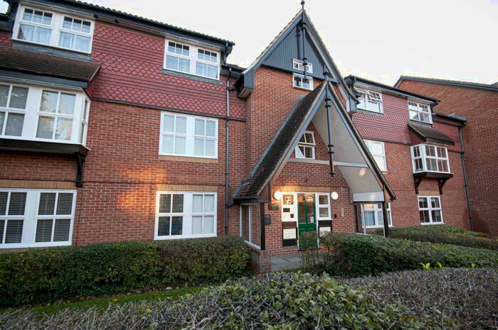 2 Bedroom Flat To Rent In Flat Stokesay Court Grange Crescent Dartford, DA2