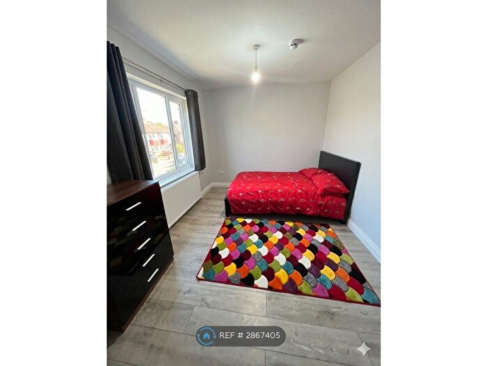 Studio To Rent In St. Leonards Gardens, Hounslow, TW5