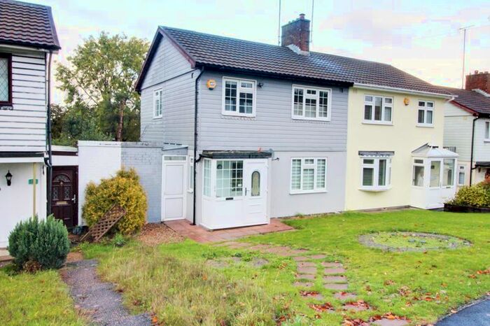 3 Bedroom Semi-Detached House To Rent In Lonsdale Drive, Enfield, EN2