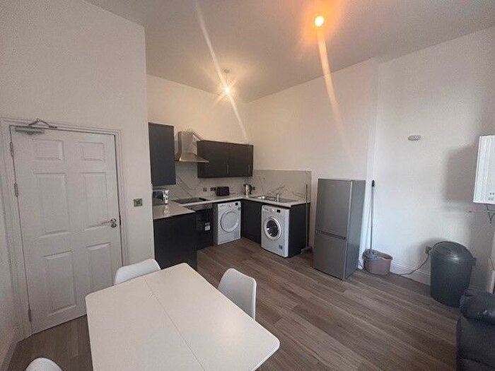 2 Bedroom Flat To Rent In Loughborough Road, Nottingham, NG2