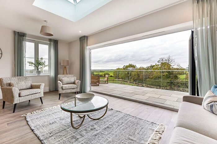 4 Bedroom Detached House For Sale In Westfield Road, Aylesbury, HP18