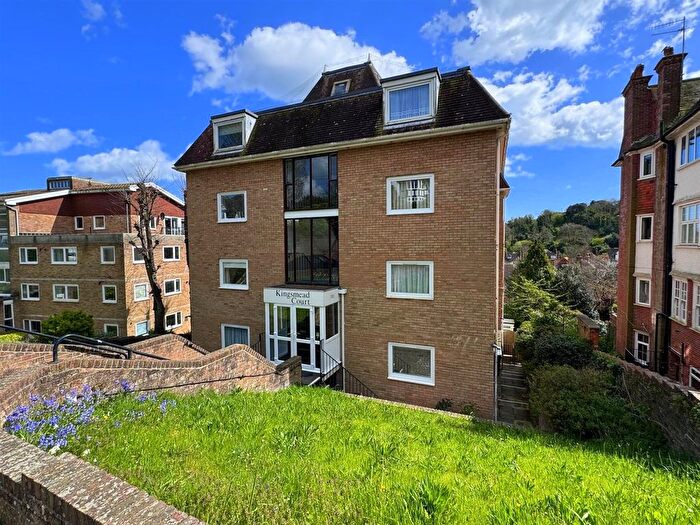 2 Bedroom Flat For Sale In Baslow Road, Meads, Eastbourne, BN20