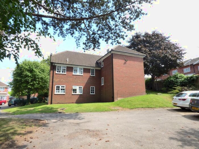 Studio To Rent In Somersby Close, Luton, LU1